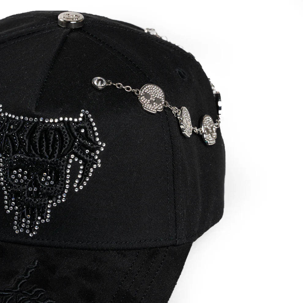 vista en zoom de la cadena de la gorra crime